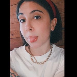 Meet your Posher, Olivia